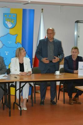 
                                                       Podpisanie umowy na realizację zadania inwestycyjnego pn.: „Rozbudowa oraz poprawa wydajności energetycznej budynku Pływalni Powiatowej w Rykach.”
                                                
