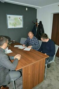 
                                                    Podpisanie umów na realizację robót drogowych polegających  na remoncie dróg powiatowych nr 1430L oraz 1432L.
                                                