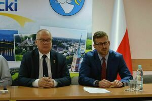 
                                                    Podpisanie umowy w ramach zadania  „Doposażenie bloku operacyjnego Szpitala Powiatowego w Rykach”
                                                
