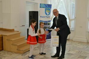 
                                                    POWIATOWY PRZEGLĄD PIOSENKI PATRIOTYCZNEJ I HARCERSKIEJ „WARTO BYĆ POLAKIEM”
                                                