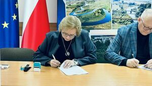 
                                                    Kolejne umowy na przebudowę infrastruktury drogowej w powiecie ryckim podpisane.
                                                
