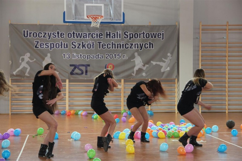 
                                                    Hala sportowa przy Zespole Szkół Technicznych w Puławach otwarta! 
                                                