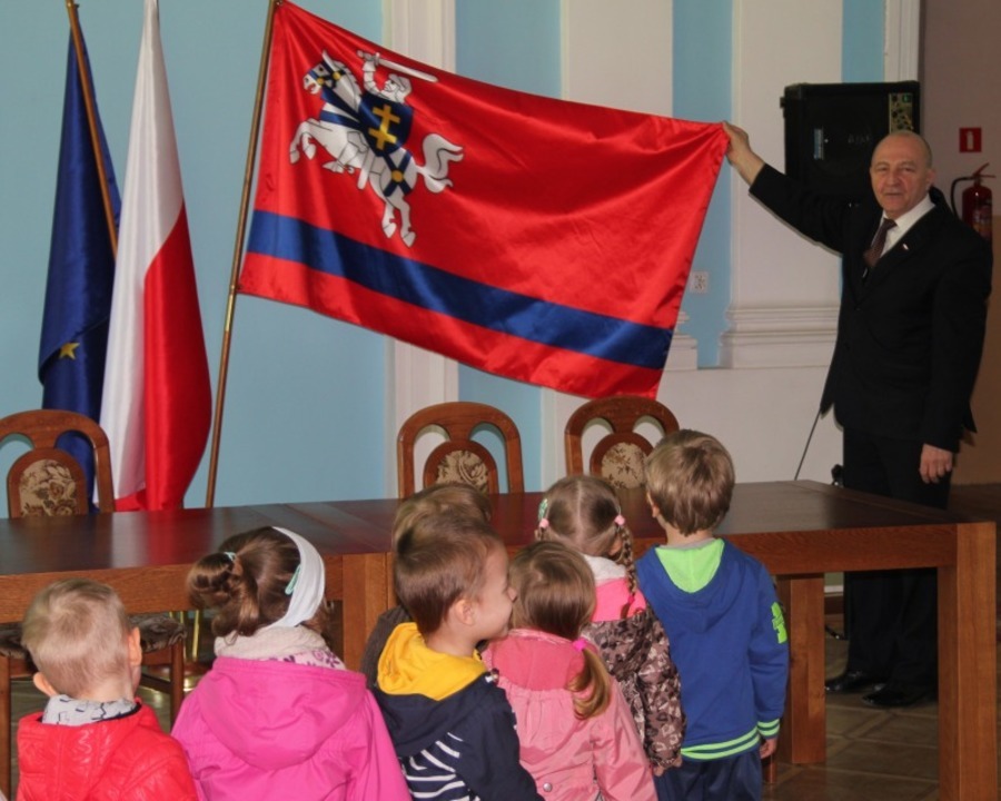 
                                                    Wizyta przedszkolaków w Starostwie Powiatowym w Puławach
                                                