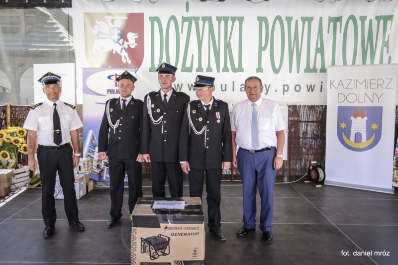 
                                                       Dożynki Powiatowe Kazimierz Dolny 2016 (fot. D. Mróz - MDK w Puławach)
                                                