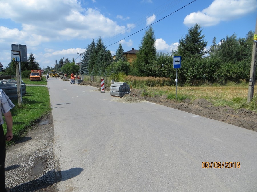 
                                                       Budowa chodnika przy ul. Puławskiej w ciągu drogi powiatowej Nr 2503 L w m. Gołąb na odc. 1075 m
                                                