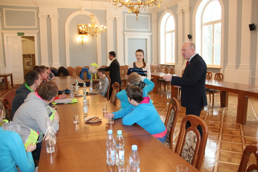 
                                                       Uczniowie z SOSW w Kęble na lekcji preorientacji zawodowej w puławskim Starostwie
                                                