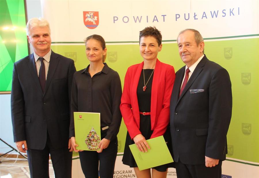 
                                                       Sportowe nagrody Starosty Puławskiego za 2016 r.
                                                