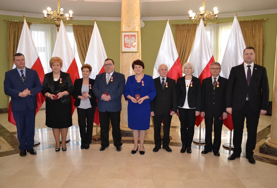 
                                                       Medale za Długoletnią Służbę dla pracowników Starostwa Powiatowego w Puławach
                                                