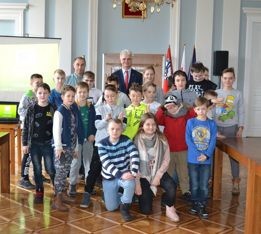 
                                                        Niecodzienni goście odwiedzili Starostwo Powiatowe w Puławach
                                                