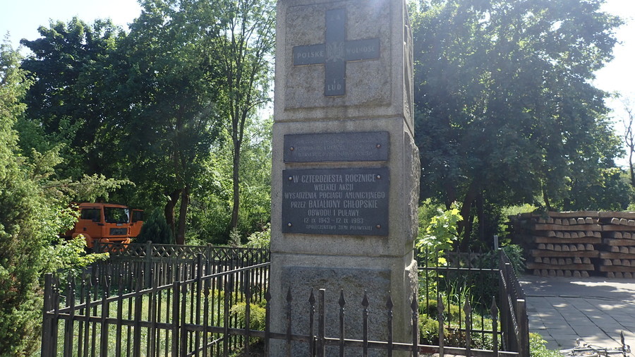 
                                                    <p>Pomnik poświęcony Żołnierzom Batalionów Chłopskich</p>
                                                