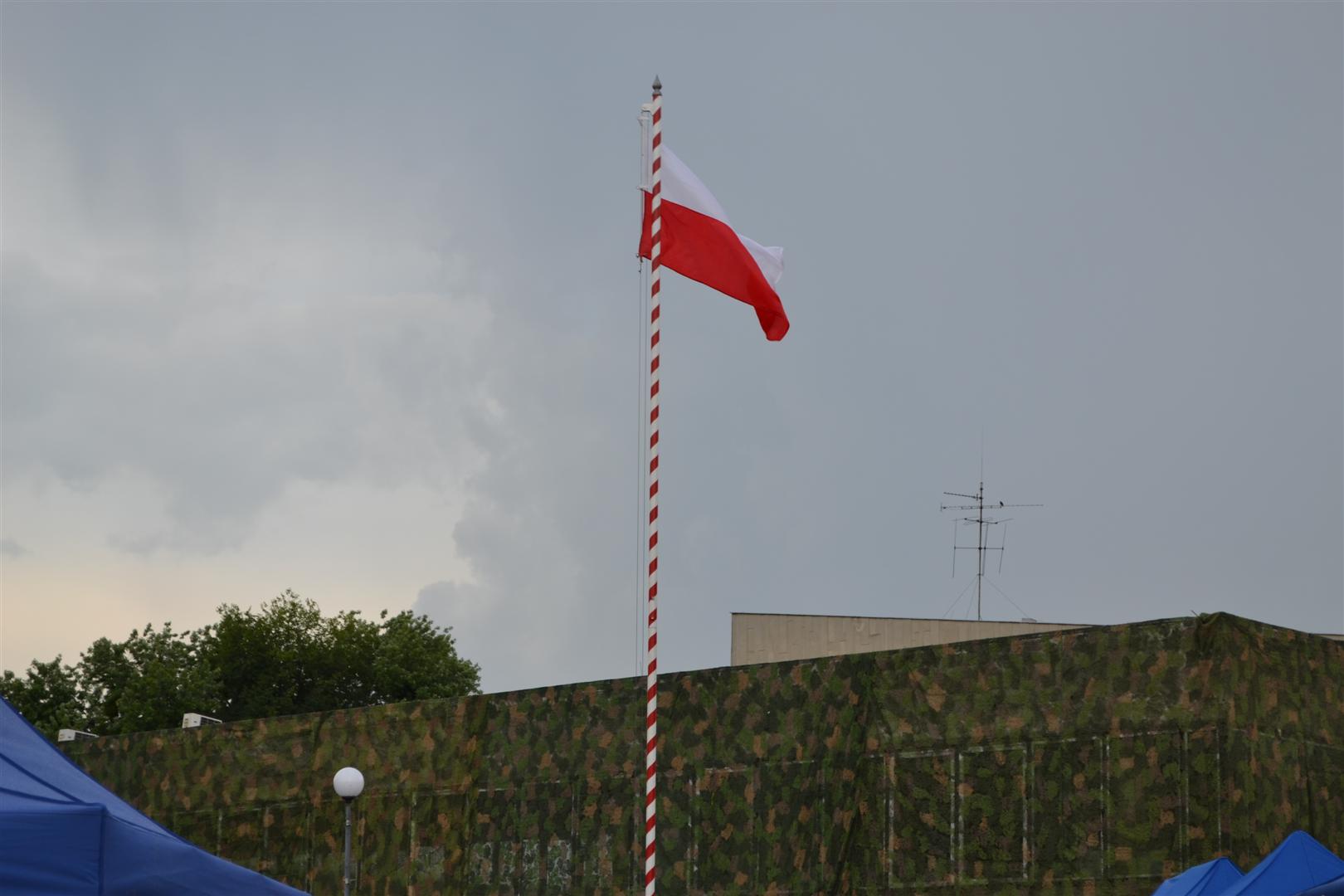 
                                                    <p>flaga Polski, policja</p>
                                                
