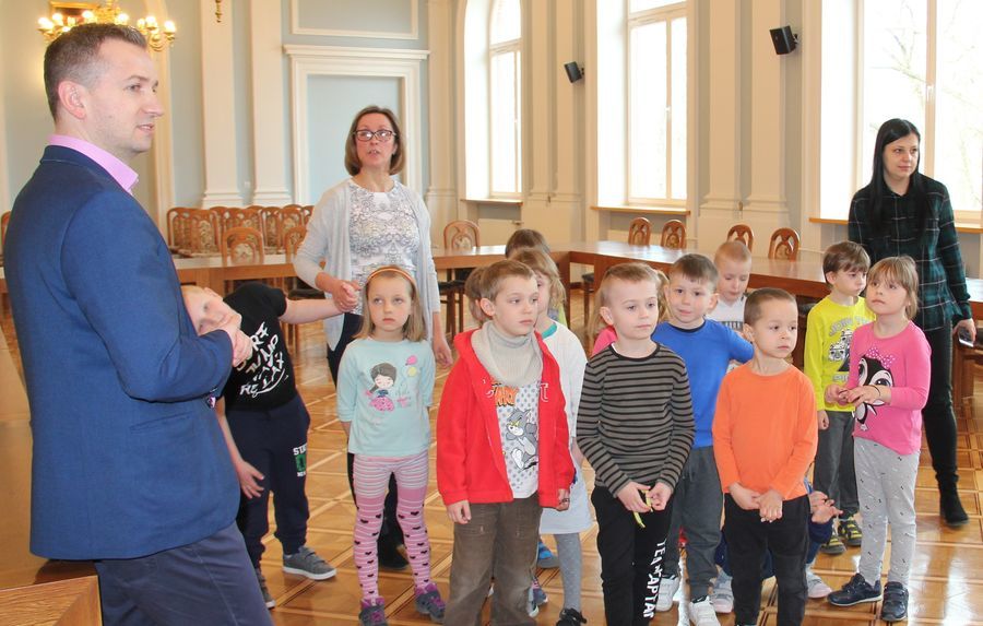 
                                                       Przedszkolaki z wizytą w Puławskim Starostwie
                                                