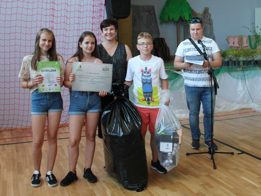 
                                                       Drzewko za butelkę 2019 - spotkanie w Szkole Podstawowej w Gołębiu 
                                                