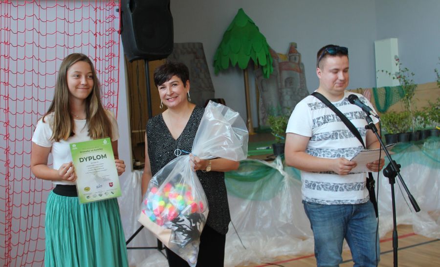 
                                                       Drzewko za butelkę 2019 - spotkanie w Szkole Podstawowej w Gołębiu 
                                                