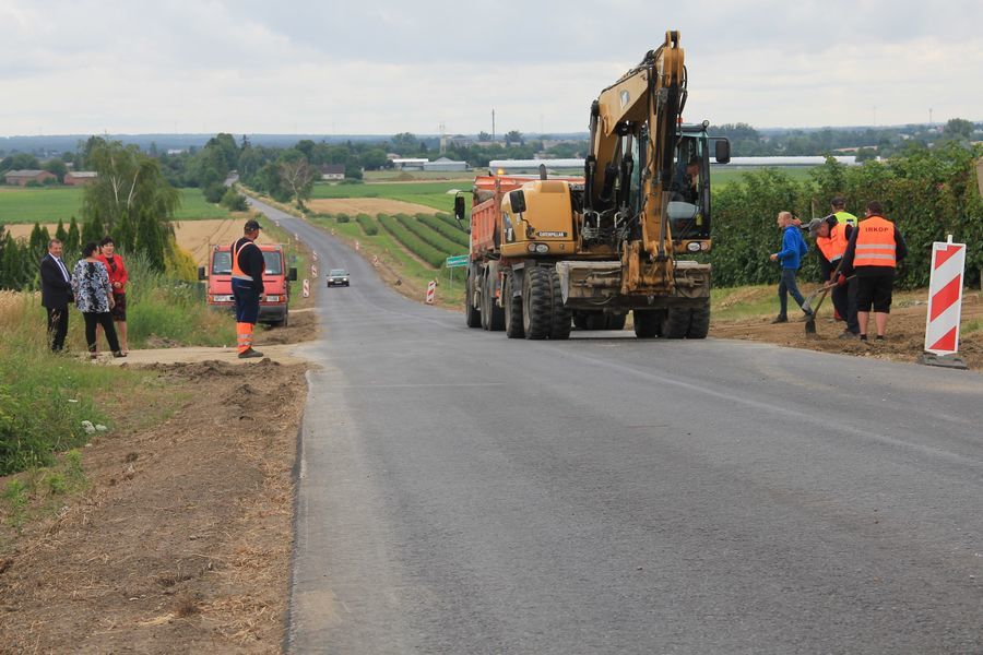 
                                                       Fotograficzny dziennik budowy - inwestycje drogowe Powiatu Puławskiego (11.07.2019)
                                                