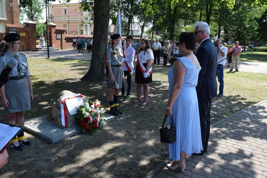 
                                                       Upamiętnienie ofiar bombardowania w Gołębiu
                                                