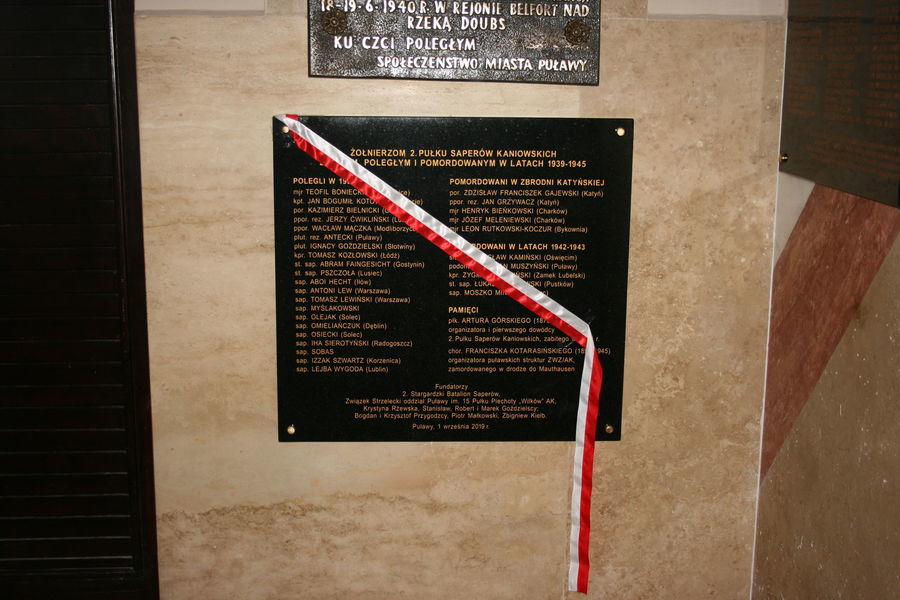 
                                                       Ziemia Puławska pamięta o swoich bohaterach - uroczyste odsłonięcie tablicy ku czci żołnierzy 2. Pułku Saperów Kaniowskich
                                                
