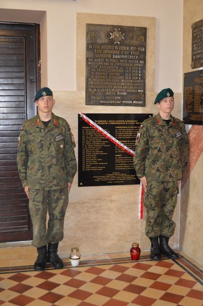 
                                                       Ziemia Puławska pamięta o swoich bohaterach - uroczyste odsłonięcie tablicy ku czci żołnierzy 2. Pułku Saperów Kaniowskich
                                                