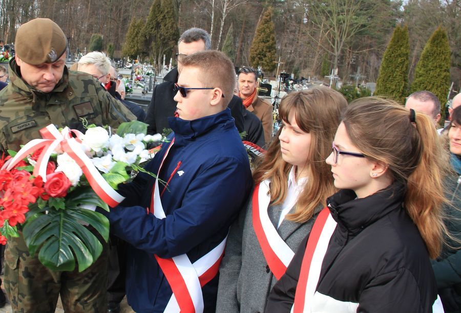 
                                                       Poświęcenie pomnika na mogile zbiorowej żołnierzy z 9. Pułku Piechoty Legionów z Zamościa oraz uczczenie pamięci Żołnierzy Niezłomnych w Górze Puławskiej
                                                