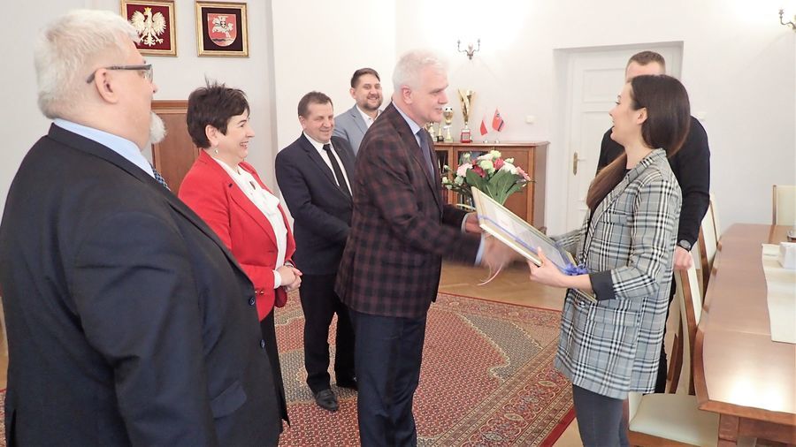 
                                                       Ambasadorka Lubelszczyzny z wizytą w puławskim starostwie
                                                