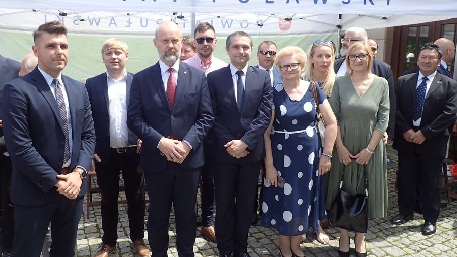 
                                                       Premier Mateusz Morawiecki z wizytą na Ziemi Puławskiej - miliony na inwestycje dla samorządów
                                                
