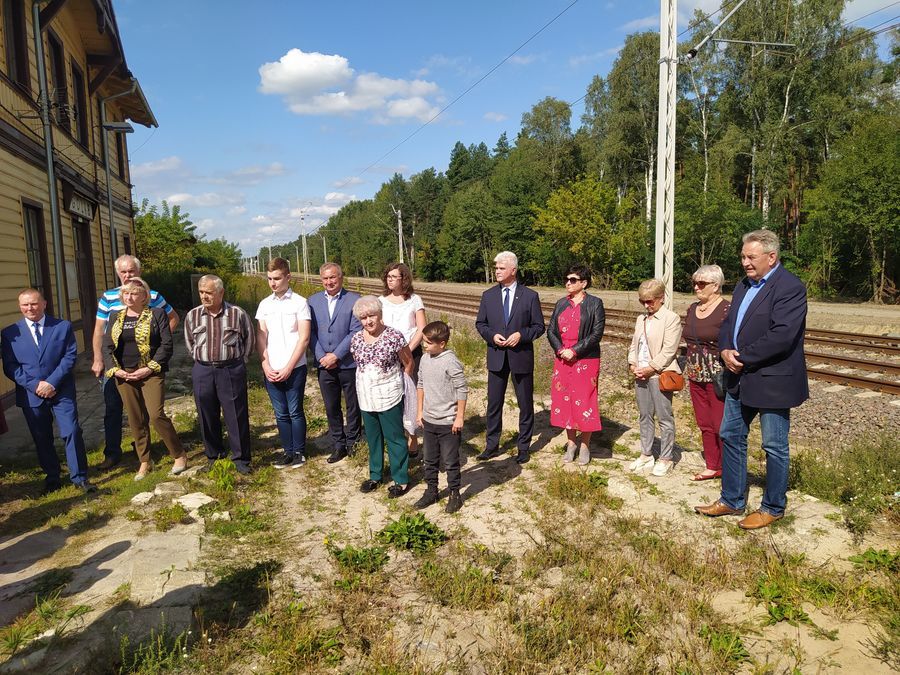 
                                                    Uroczystość z okazji 77. rocznicy akcji wysadzenia pociągu amunicyjnego pod Gołębiem.
                                                