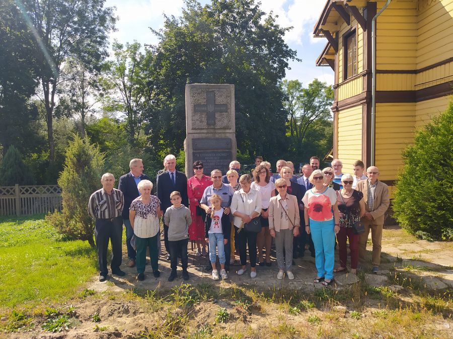 
                                                    Uroczystość z okazji 77. rocznicy akcji wysadzenia pociągu amunicyjnego pod Gołębiem.
                                                