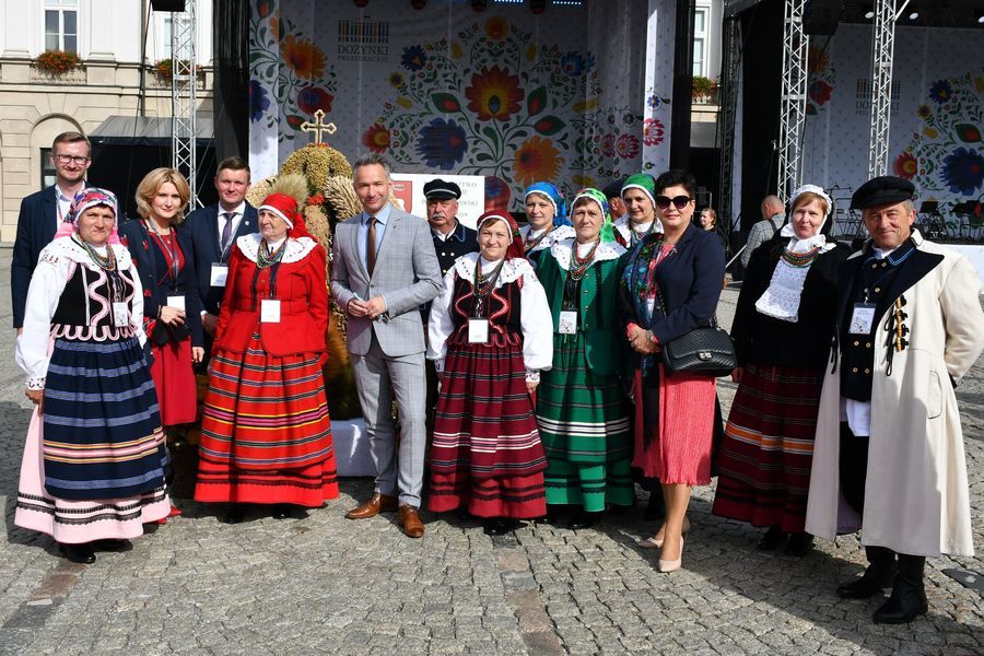 
                                                    Delegacja Powiatu Puławskiego i Województwa Lubelskiego z KGW Zagrody Razem
                                                