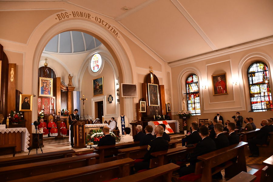 
                                                    Msza Święta w kościele pw. Matki Bożej Różańcowej
                                                