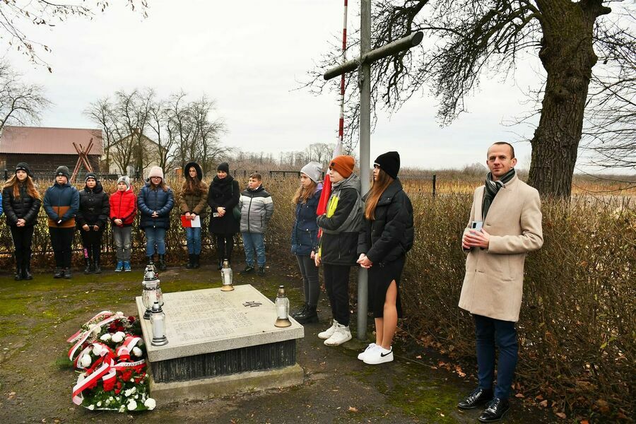 
                                                    Uroczystości upamiętnienia ofiar zbrodni hitlerowskiej w Leokadiowie
                                                