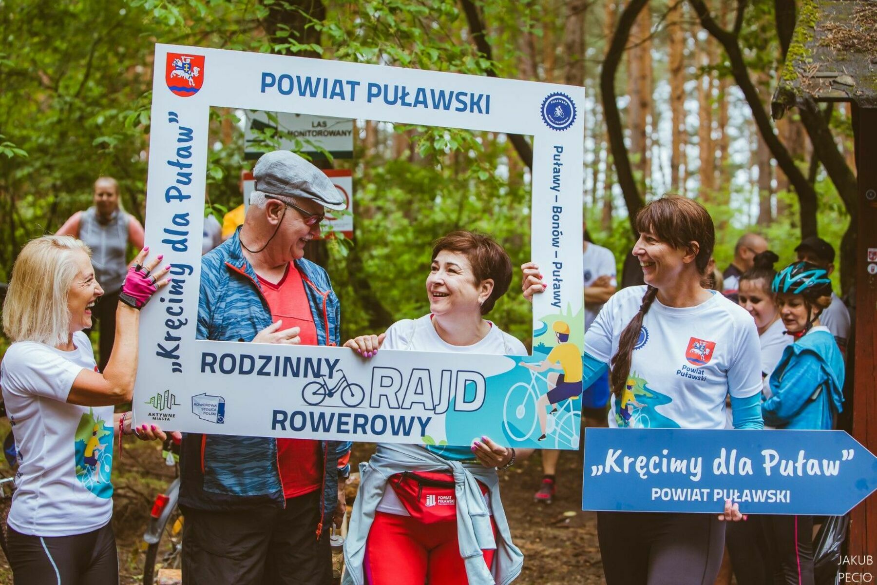 
                                                    Rodzinny rajd rowerowy Puławy - Bonów - Puławy w obiektywie Jakuba Pecio
                                                