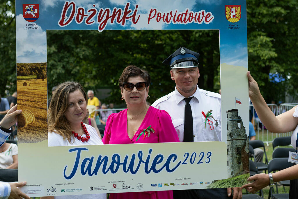 
                                                    Dożynki Powiatowe Janowiec 2023 w obiektywie Arkadiusza Tarłowskiego
                                                