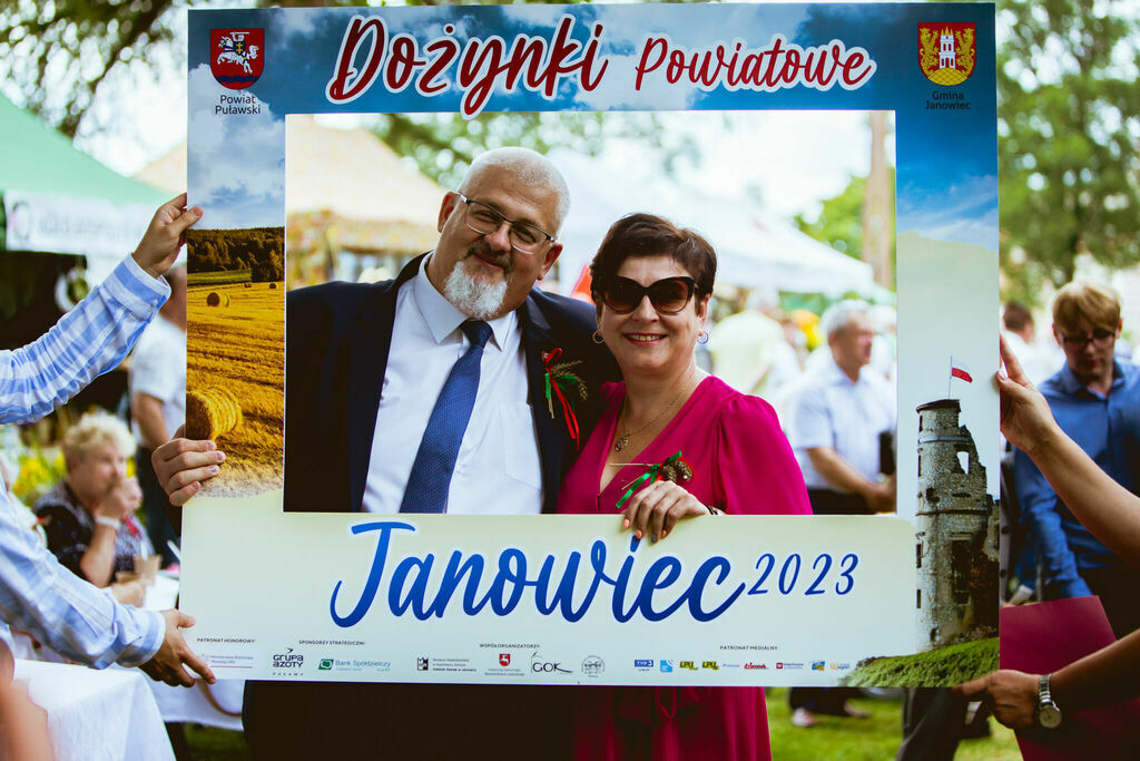 
                                                    Dożynki Powiatowe Janowiec 2023 w obiektywie Jakuba Pecio
                                                