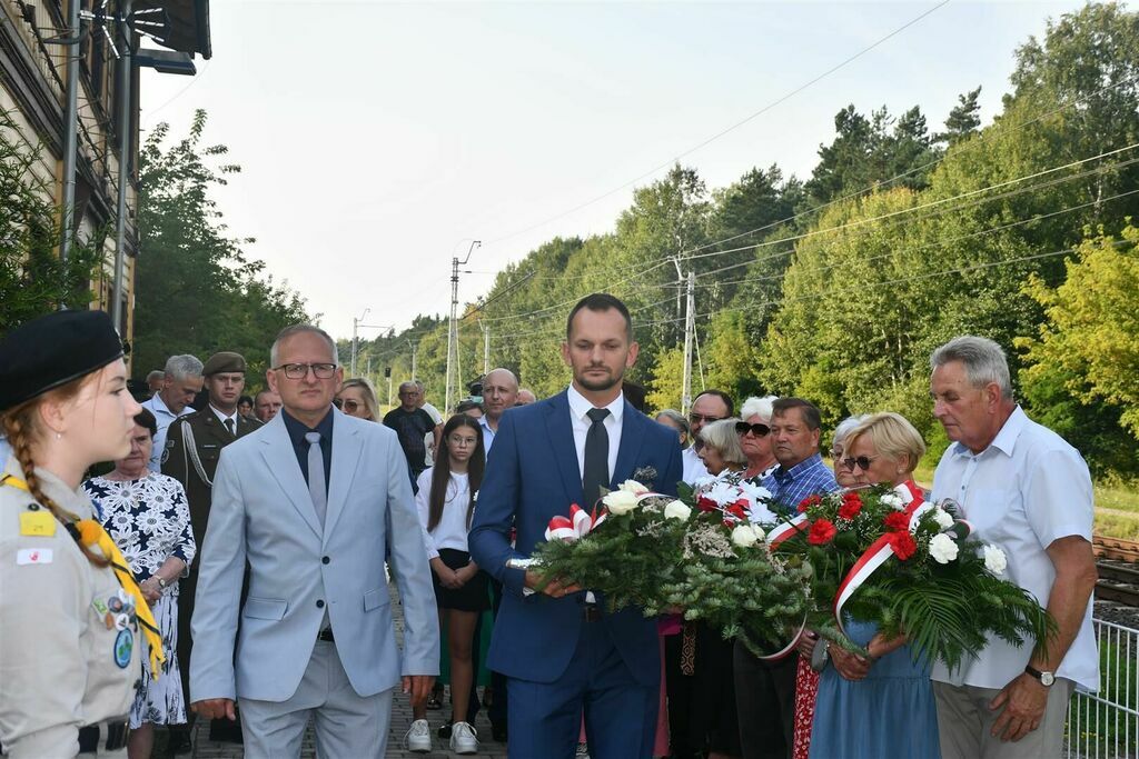 
                                                    80. rocznica wysadzenia pociągu amunicyjnego w pobliżu stacji kolejowej w Gołębiu
                                                