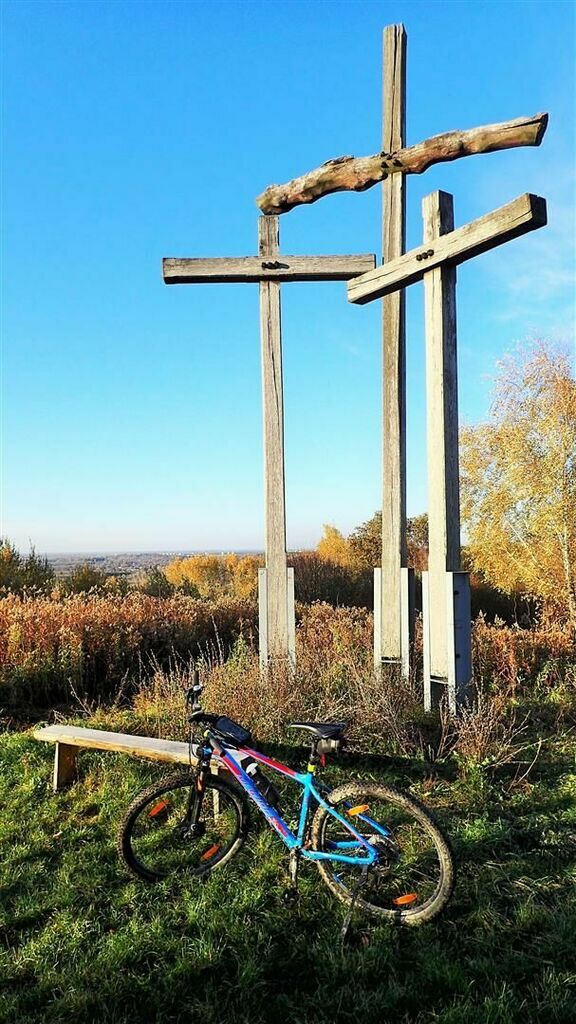 
                                                    Jesienna wycieczka rowerowa na Górę Trzech Krzyży w Parchatce
                                                