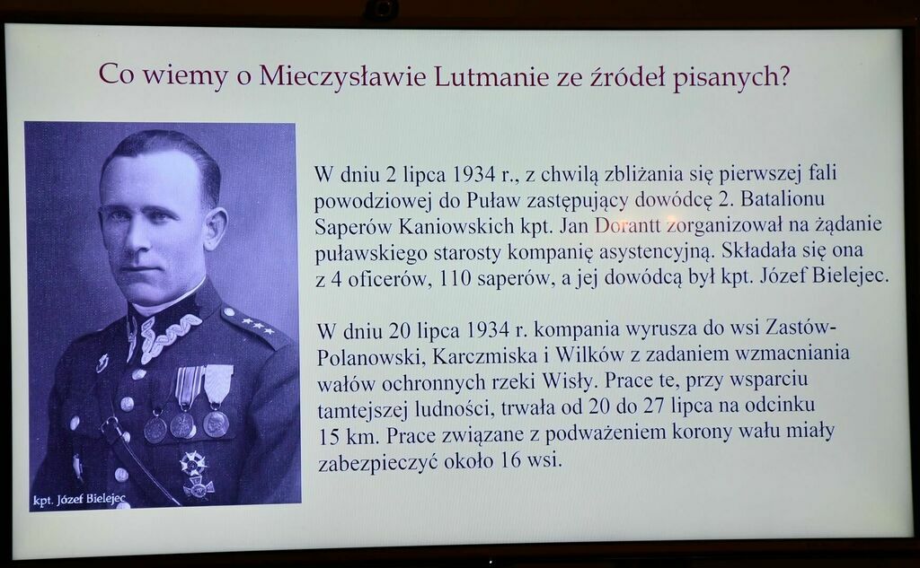 
                                                    Odsłonięcie tablicy poświęconej Mieczysławowi Lutmanowi - Staroście Puławskiemu w latach 1932-1937
                                                
