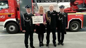 Uroczyste wręczenie promes na zakup samochodów ratowniczo-gaśniczych.
