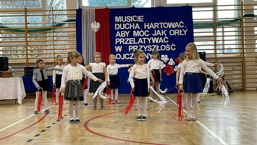 Taniec dzieci z zerówki