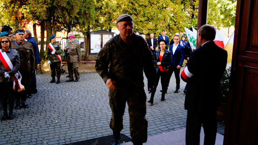                                Odsłonięcie Pomnika cz.1 
                         