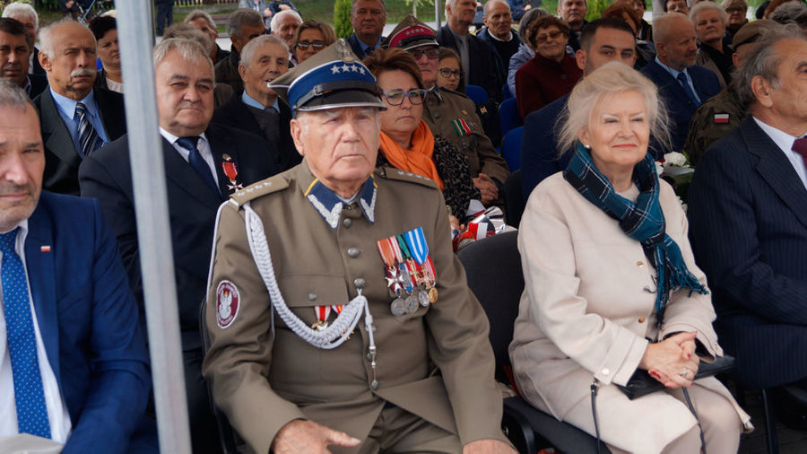                                Odsłonięcie Pomnika cz. 3
                         