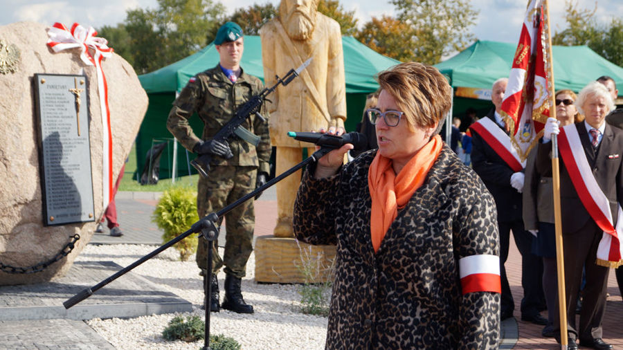                                Odsłonięcie Pomnika cz. 4
                         
