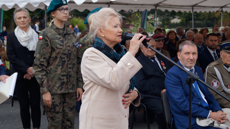                                Odsłonięcie Pomnika cz. 4
                         