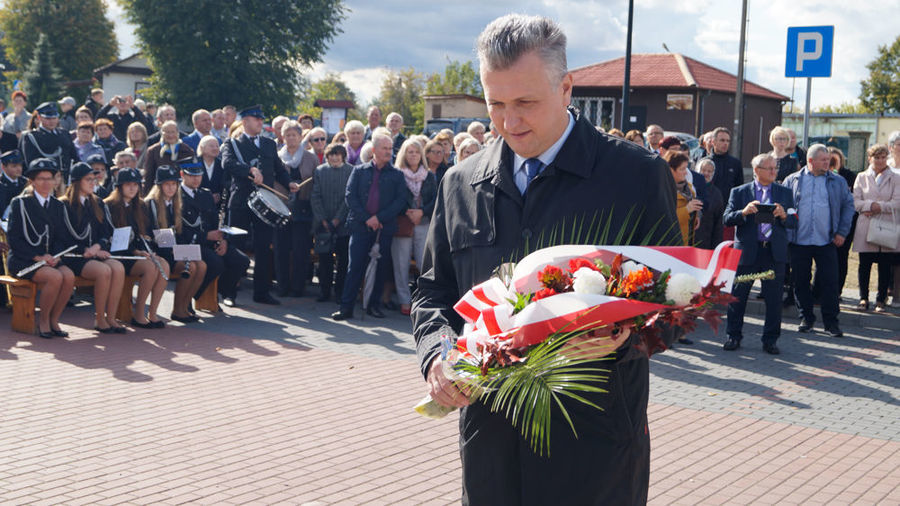                                Odsłonięcie Pomnika cz. 5
                         