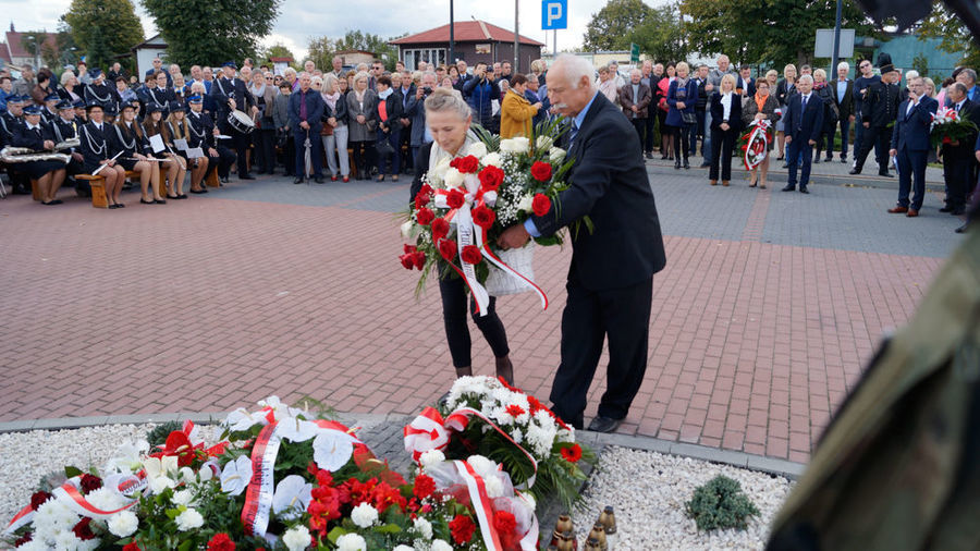                                Odsłonięcie Pomnika cz. 5
                         