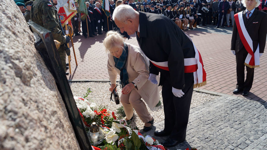                                Odsłonięcie Pomnika cz. 5
                         