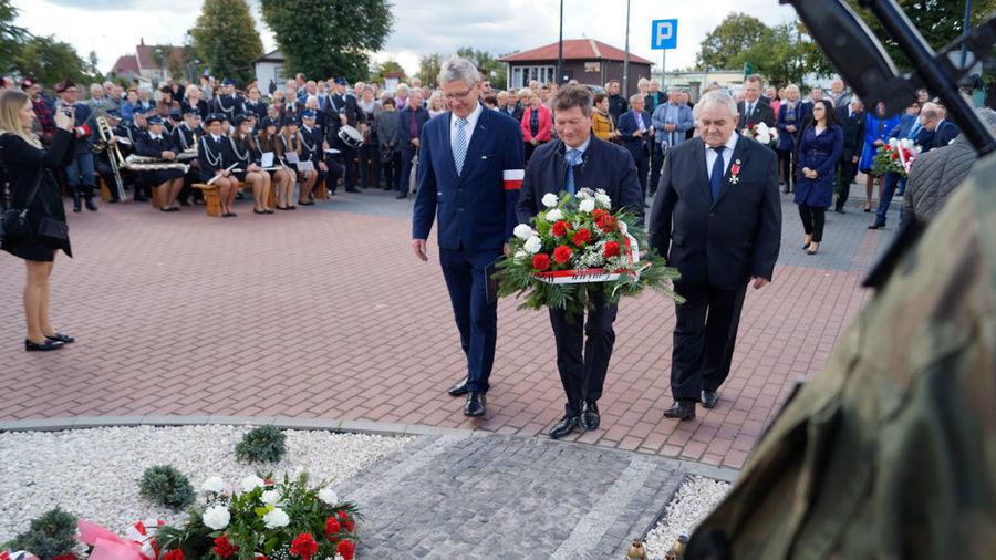                                Odsłonięcie Pomnika cz. 5
                         