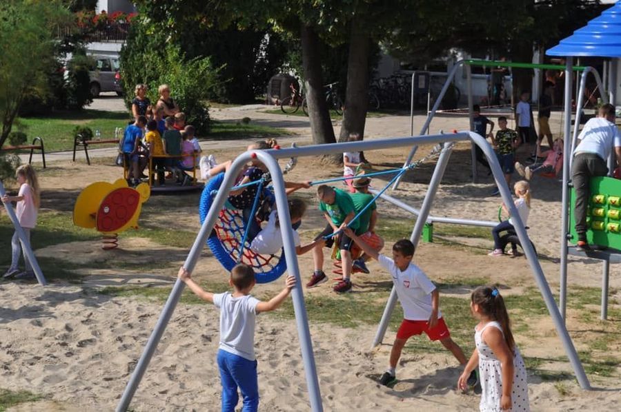 Nowy plac zabaw w Karmanowicach