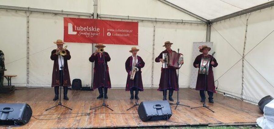 
                                                    Deszczowy MetalArt Festiwal
                                                