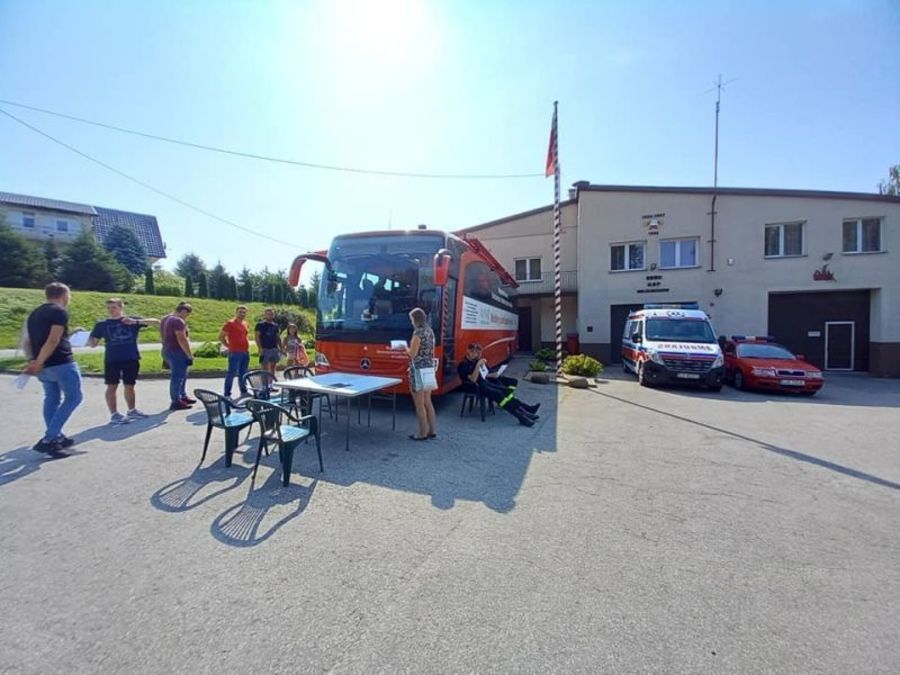 
                                                    Podzielili się darem życia
                                                