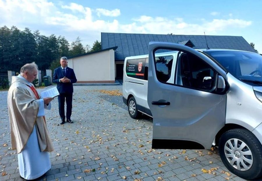 
                                                       Uroczyste przekazanie samochodu dla niepełnosprawnych
                                                
